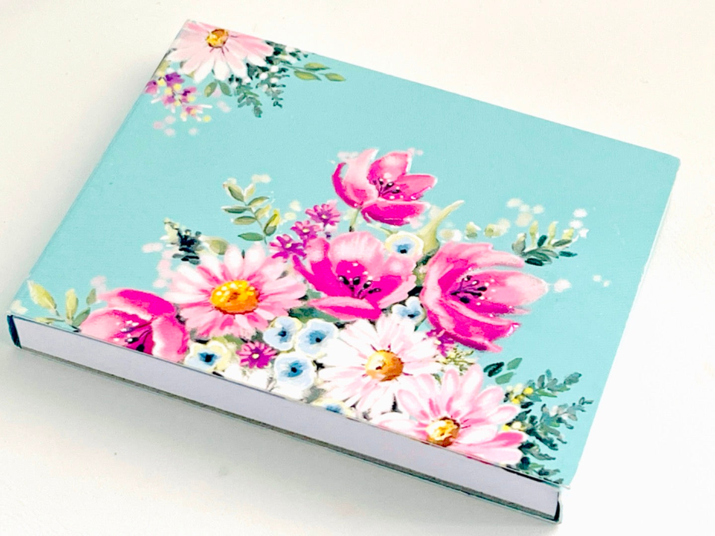 Pocket Florals Notepad with Magnetic Closure Plain Pages - Flower Bouquet